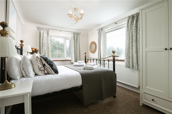 End cottage first floor double bedroom